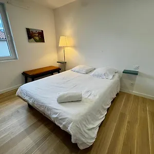 Privee Avec Salle De Bains Partagee-le Sapin , Genay (Rhone) France